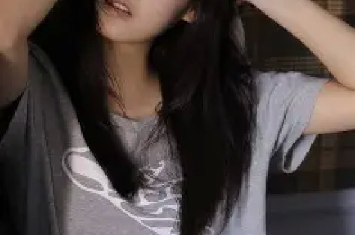 表妹李KK彻底崩了！未婚生女后掉粉百万破产沦落摆摊卖小吃