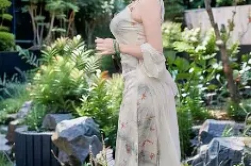 女粉丝“玩暧昧”设局骗走男主播上百万元后竟又在直播间打赏挥霍一空！
