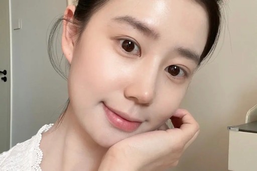 何炅八旬老父欠债40万被法院列为“老赖”网友：有人在黑他